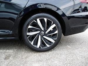 Седан Volkswagen Passat 2023 года, 3550000 рублей, Владимир