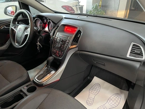 Седан Opel Astra 2013 года, 787000 рублей, Солонцы