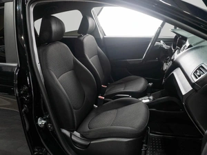 Седан Kia Rio 2017 года, 990000 рублей, Тюмень