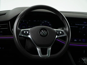 Внедорожник Volkswagen Touareg 2019 года, 5099046 рублей, Москва