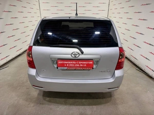 Универсал Toyota Corolla Fielder 2005 года, 655000 рублей, Красноярск
