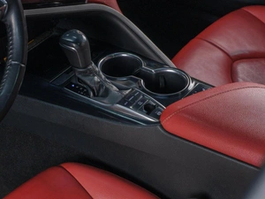 Седан Toyota Camry 2017 года, 2449000 рублей, Сургут