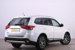 Внедорожник Mitsubishi Outlander 2016 года, 1699000 рублей, Омск