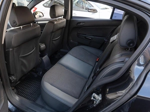 Седан Opel Astra 2013 года, 899000 рублей, Саратов