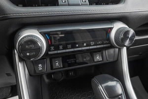 Внедорожник Toyota RAV4 2019 года, 3489000 рублей, Барнаул
