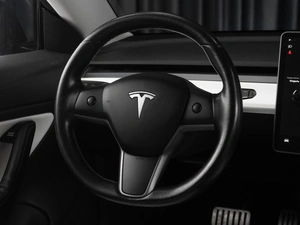 Седан Tesla Model 3 2019 года, 3099000 рублей, Тюмень