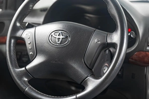Седан Toyota Avensis 2005 года, 999000 рублей, Томск