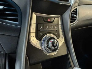 Седан Hyundai Elantra 2011 года, 1047000 рублей, Красноярск