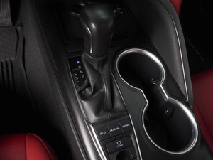 Седан Toyota Camry US Market 2022 года, 3839000 рублей, Красный Пахарь