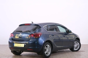 Хетчбэк Opel Astra 2011 года, 779000 рублей, Омск