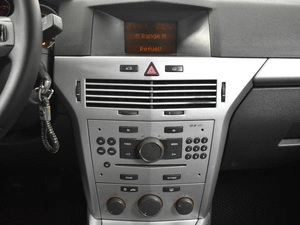 Седан Opel Astra 2012 года, 436100 рублей, Казань
