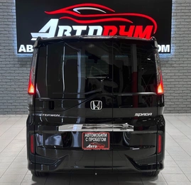 Минивэн Honda Stepwgn Spada 2018 года, 1997000 рублей, Красноярск