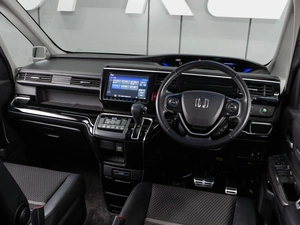 Минивэн Honda Stepwgn 2017 года, 2299000 рублей, Тюмень
