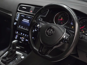 Хетчбэк Volkswagen Golf 2015 года, 1249000 рублей, Красноярск