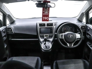 Хетчбэк Toyota Ractis 2011 года, 790000 рублей, Красноярск