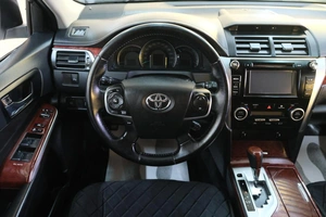 Седан Toyota Camry 2013 года, 1599000 рублей, Омск