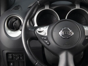 Внедорожник Nissan Juke 2014 года, 1357000 рублей, Омск