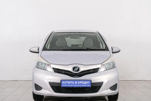 Хетчбэк Toyota Vitz 2013 года, 749000 рублей, Красноярск