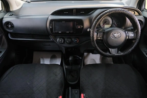 Хетчбэк Toyota Vitz 2019 года, 1019000 рублей, Омск