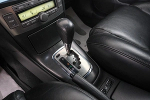 Седан Toyota Avensis 2008 года, 999000 рублей, Красноярск