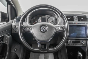 Седан Volkswagen Polo 2015 года, 1149000 рублей, Барнаул