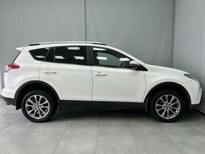 Внедорожник Toyota RAV4 2018 года, 2644990 рублей, Красноярск