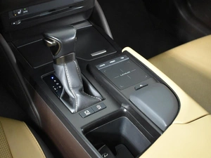 Седан Lexus ES 2021 года, 3890000 рублей, Казань