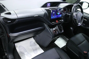 Минивэн Toyota Voxy 2015 года, 1883000 рублей, Солонцы