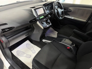 Минивэн Toyota Wish 2010 года, 1179000 рублей, Красноярск