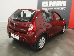 Хэтчбек Renault Sandero 2011 года, 630000 рублей, Курск