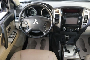 Внедорожник Mitsubishi Pajero 2017 года, 3349000 рублей, Омск