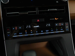 Седан Toyota Avalon 2022 года, 3998999 рублей, Москва