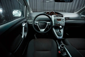 Минивэн Toyota Verso 2010 года, 999000 рублей, Красноярск