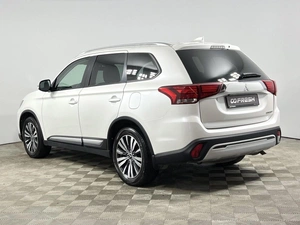 Внедорожник Mitsubishi Outlander 2021 года, 2250000 рублей, Казань