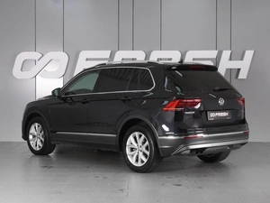 Внедорожник Volkswagen Tiguan 2018 года, 2876000 рублей, Красный Пахарь