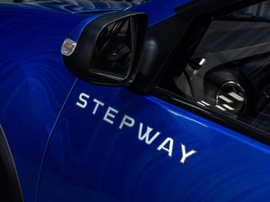 Седан Renault Logan Stepway 2018 года, 669000 рублей, Тюмень