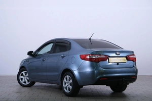 Седан Kia Rio 2013 года, 599000 рублей, Омск