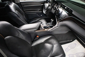 Седан Toyota Camry 2019 года, 3649000 рублей, Сургут
