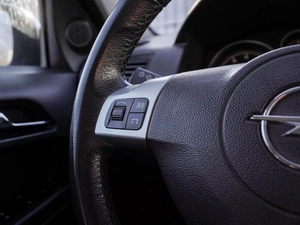 Седан Opel Astra 2010 года, 619000 рублей, Волгоград