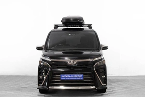 Минивэн Toyota Voxy 2018 года, 2649000 рублей, Барнаул