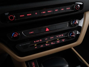 Минивэн Kia Carnival 2019 года, 3899777 рублей, Москва