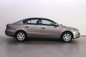 Седан Volkswagen Passat 2011 года, 1220000 рублей, Брянск