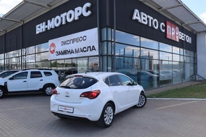 Хэтчбек Opel Astra 2014 года, 900000 рублей, Мирное