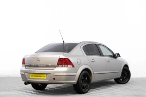 Седан Opel Astra 2011 года, 749000 рублей, Барнаул