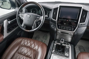 Внедорожник Toyota Land Cruiser 2017 года, 6349000 рублей, Красноярск