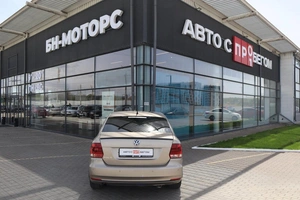 Седан Volkswagen Polo 2015 года, 1300000 рублей, Мирное