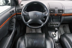 Седан Toyota Avensis 2008 года, 999000 рублей, Красноярск