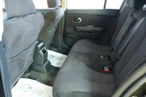 Хетчбэк Nissan Tiida 2010 года, 679000 рублей, Омск