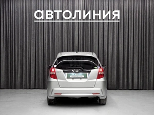 Хетчбэк Honda Fit 2012 года, 779000 рублей, Красноярск