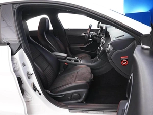 Седан Mercedes-benz CLA-класс 2018 года, 1899364 рублей, Москва